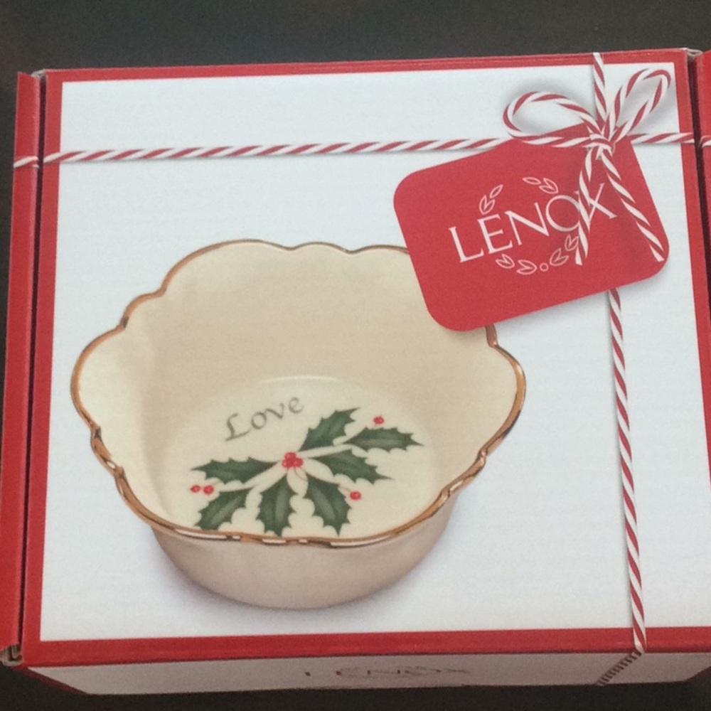 LENOX round fluted dish